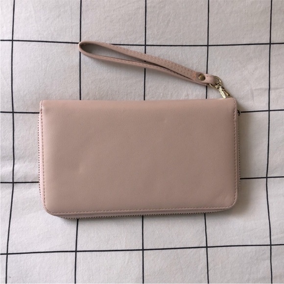 3/$25 WRISTLET/WALLET Light Pink *AS IS* - Picture 2 of 6